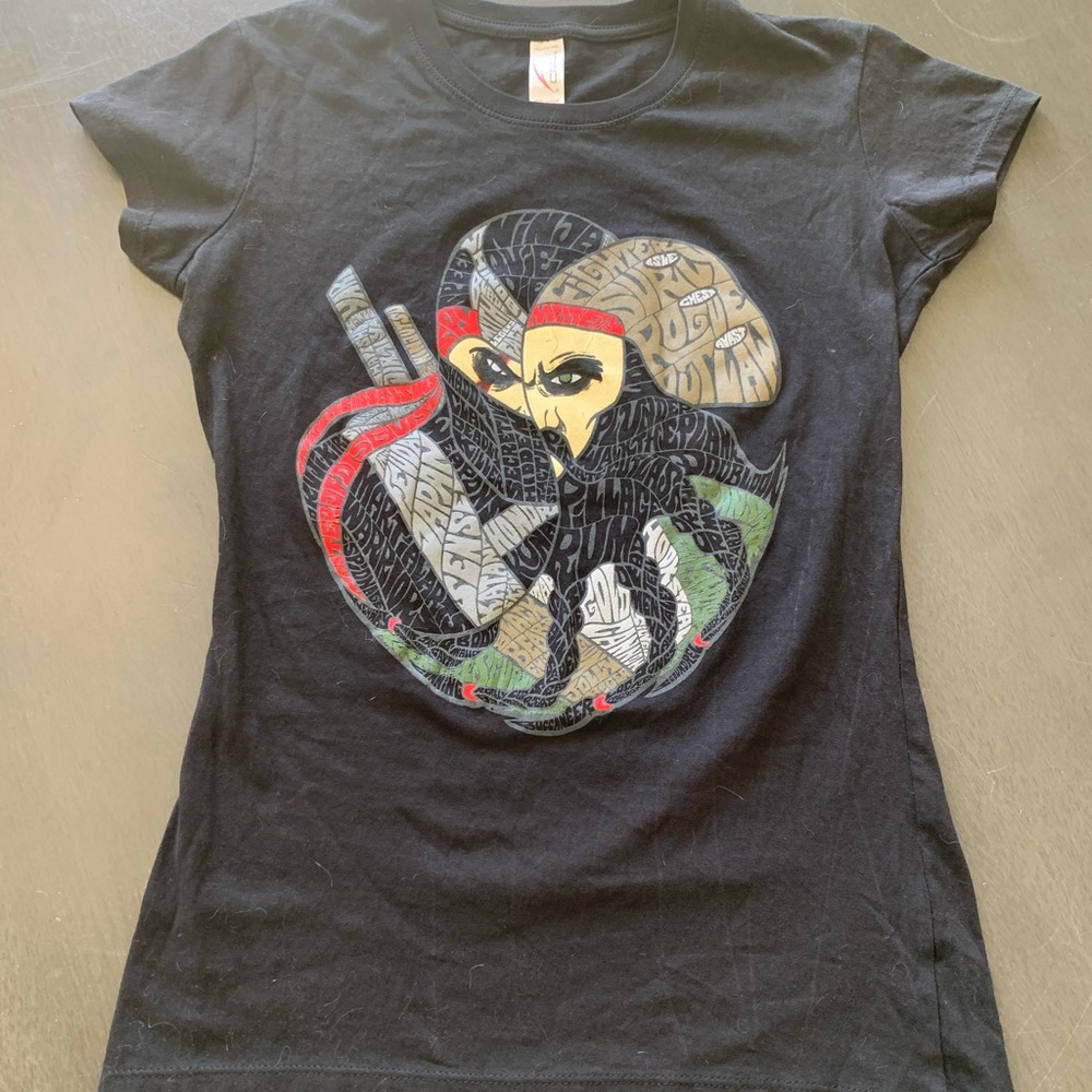 Loot Crate Pirate Vs. Ninja T-Shirt Women’s Small